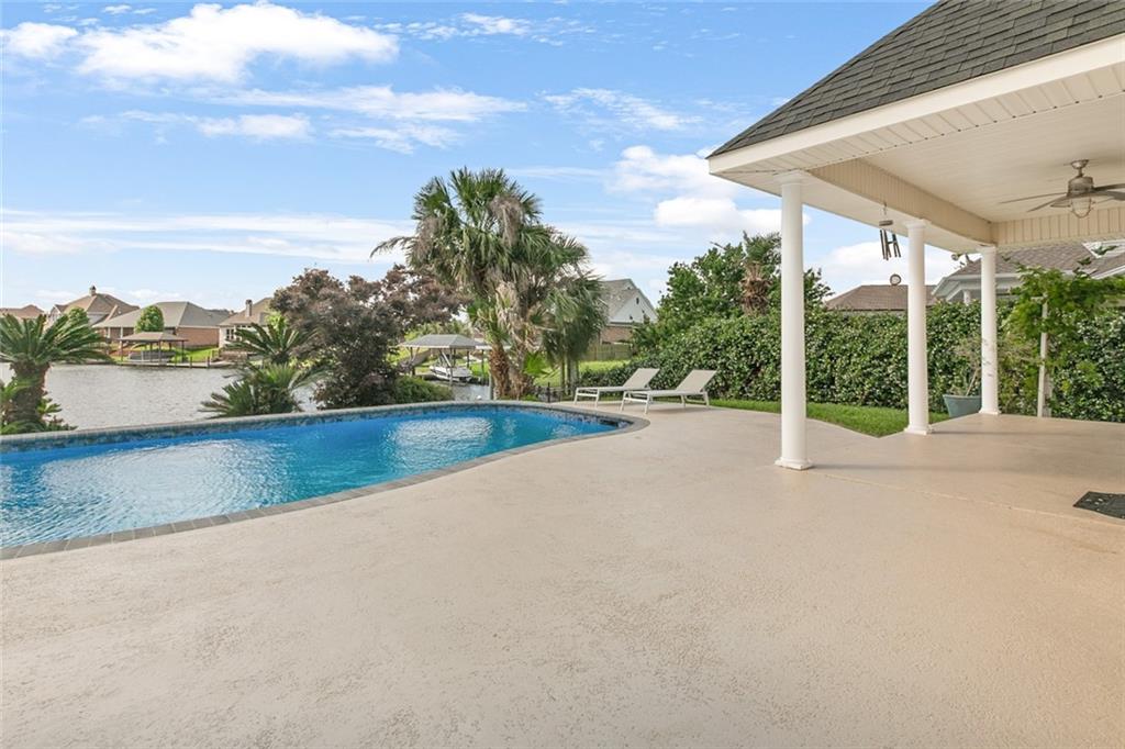 1057 MARINERS COVE Boulevard