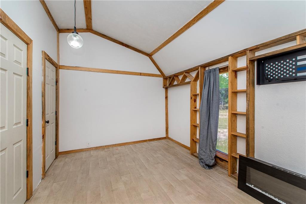 10469 HWY 1075 Highway