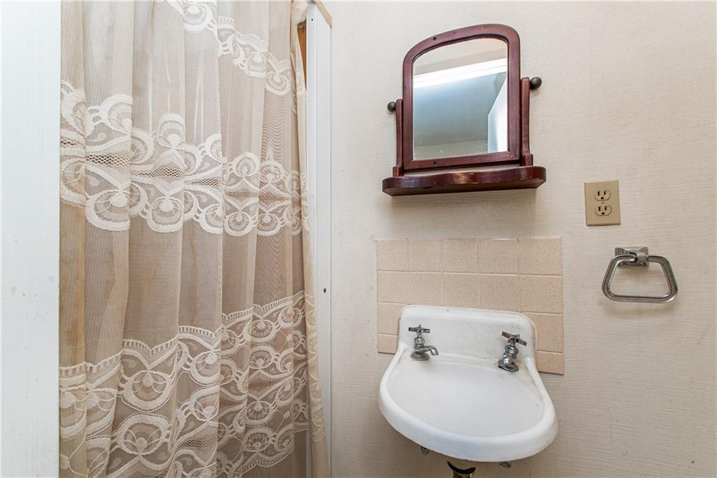 10469 HWY 1075 Highway