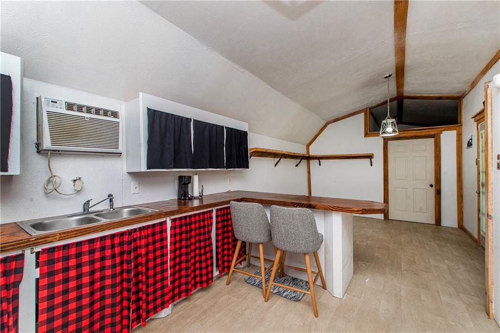 10469 HWY 1075 Highway