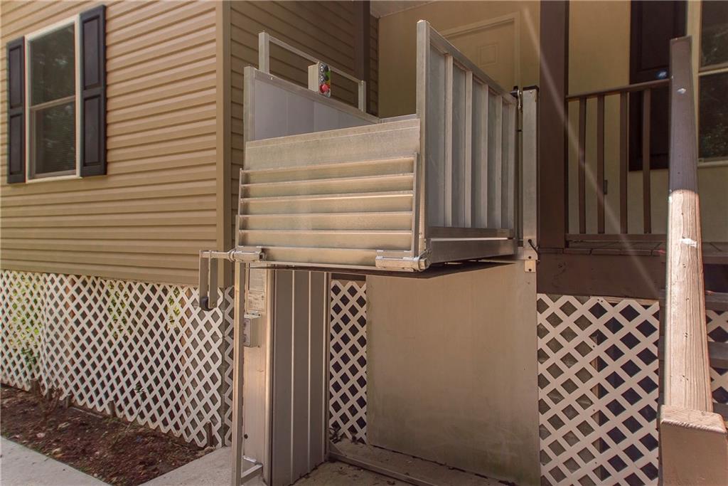 1529 AVENUE E Avenue