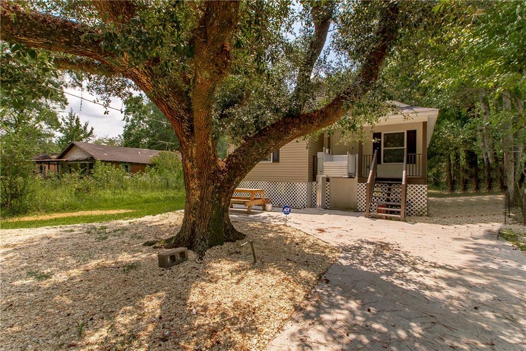 1529 AVENUE E Avenue