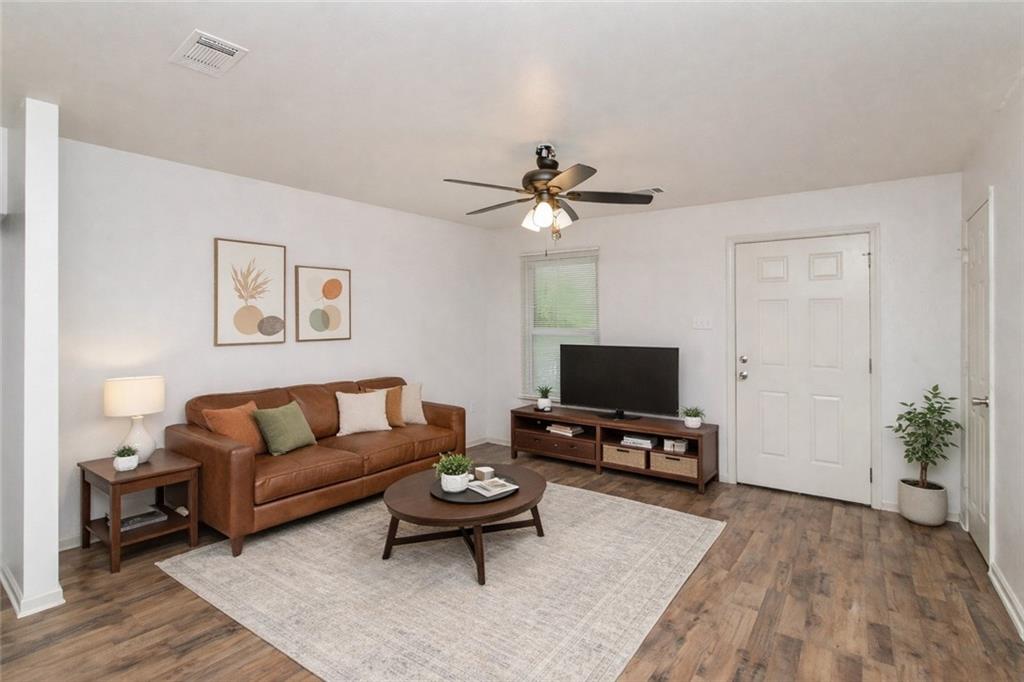 1529 AVENUE E Avenue