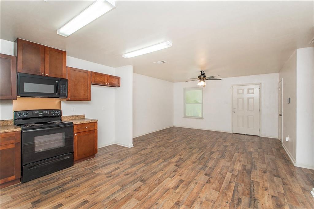 1529 AVENUE E Avenue