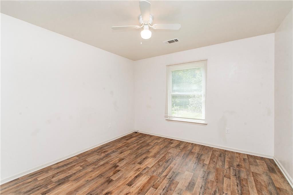 1529 AVENUE E Avenue