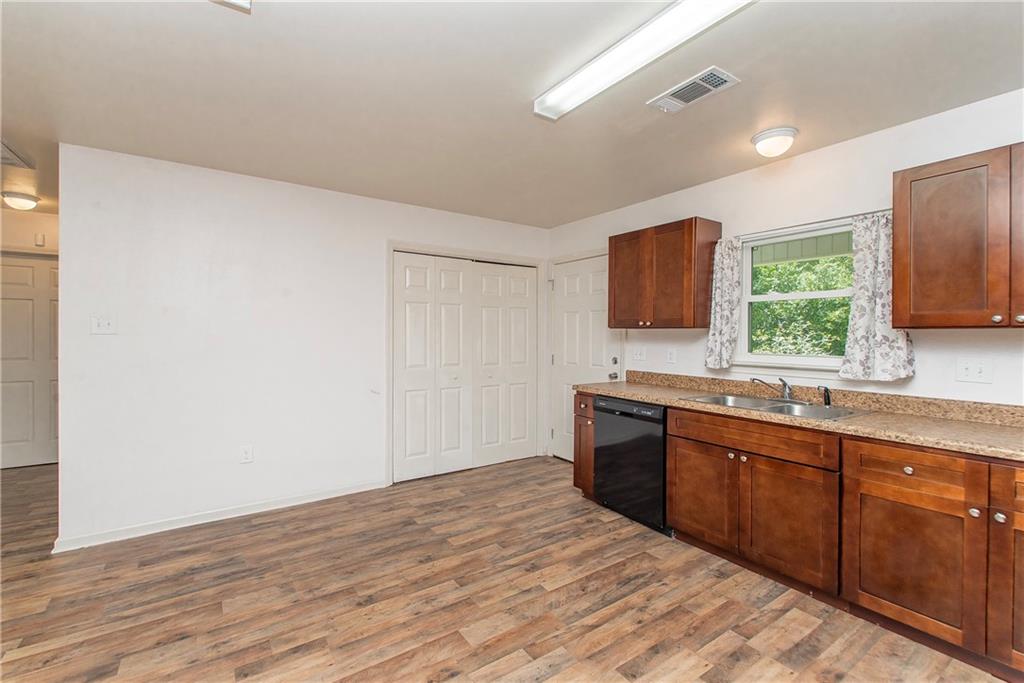 1529 AVENUE E Avenue