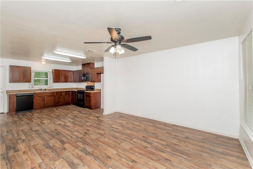 1529 AVENUE E Avenue