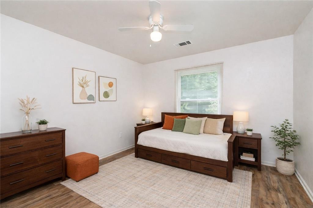 1529 AVENUE E Avenue