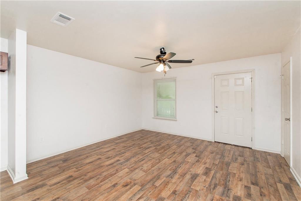 1529 AVENUE E Avenue