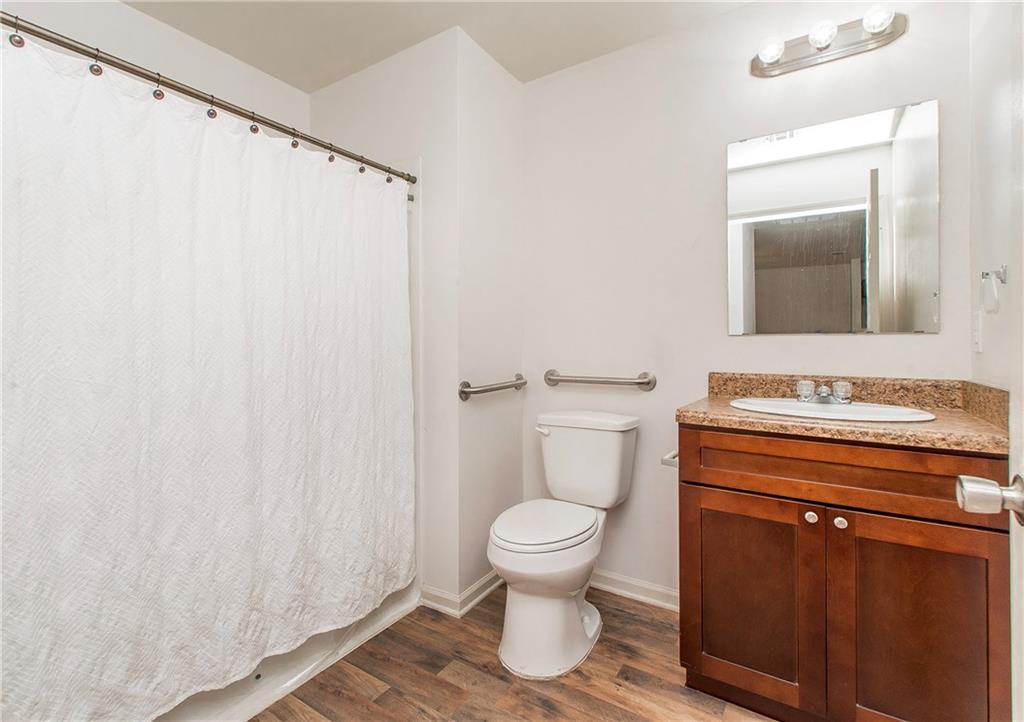 1529 AVENUE E Avenue