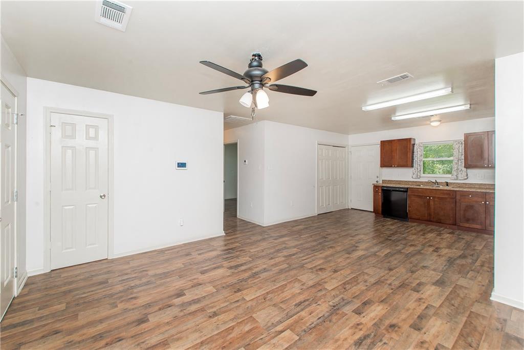 1529 AVENUE E Avenue