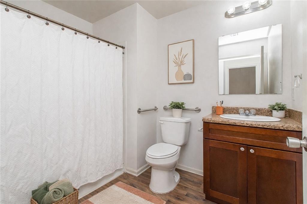 1529 AVENUE E Avenue