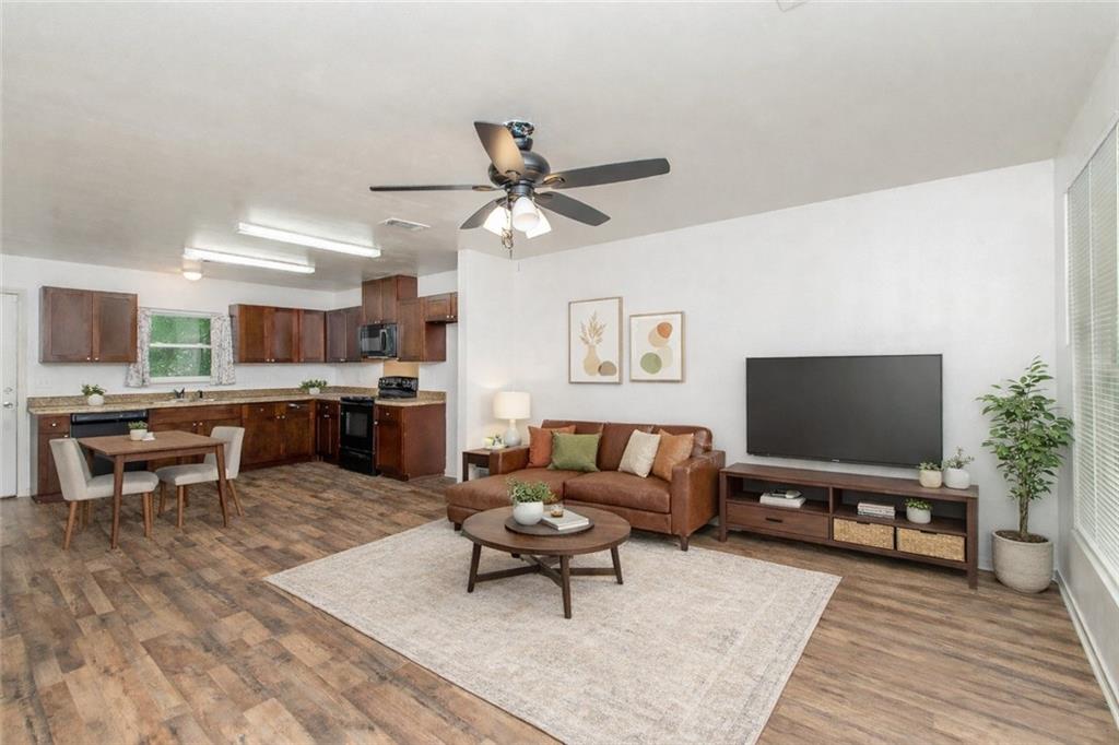 1529 AVENUE E Avenue