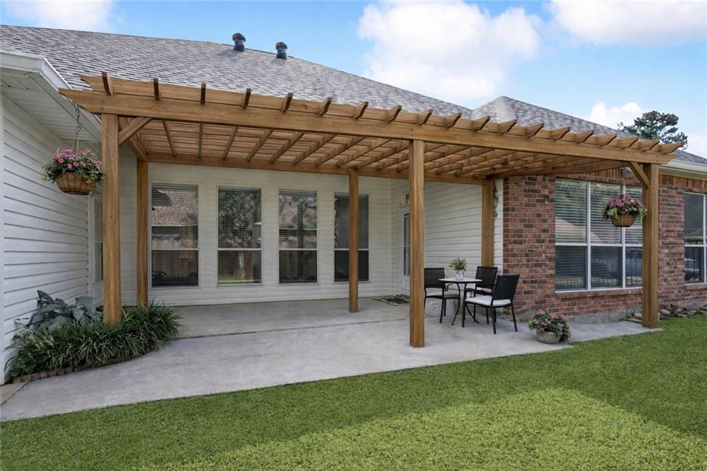 669 LAKE IBERVILLE Court