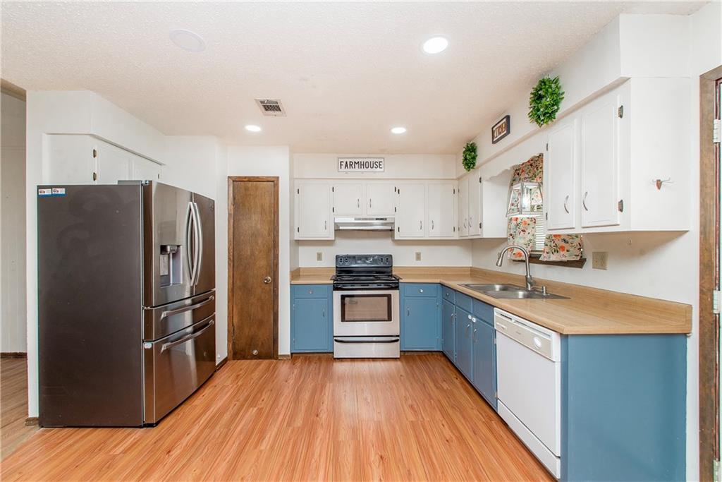 916 W 5TH Street