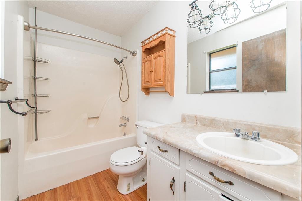916 W 5TH Street