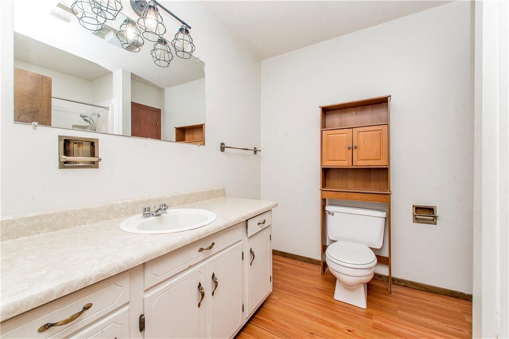 916 W 5TH Street