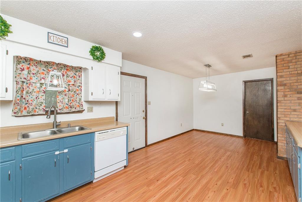 916 W 5TH Street