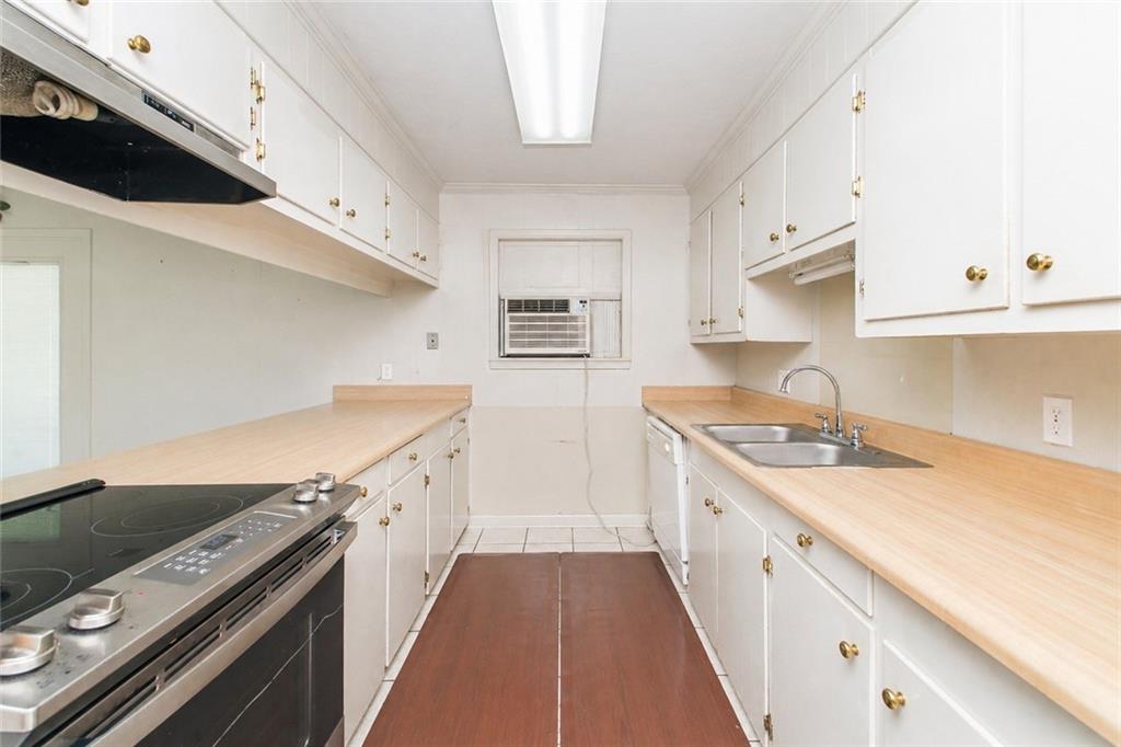 1315 W 10TH Street