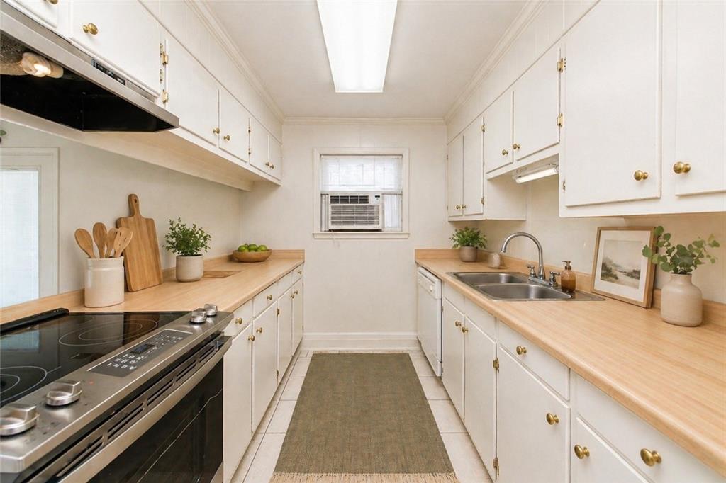 1315 W 10TH Street