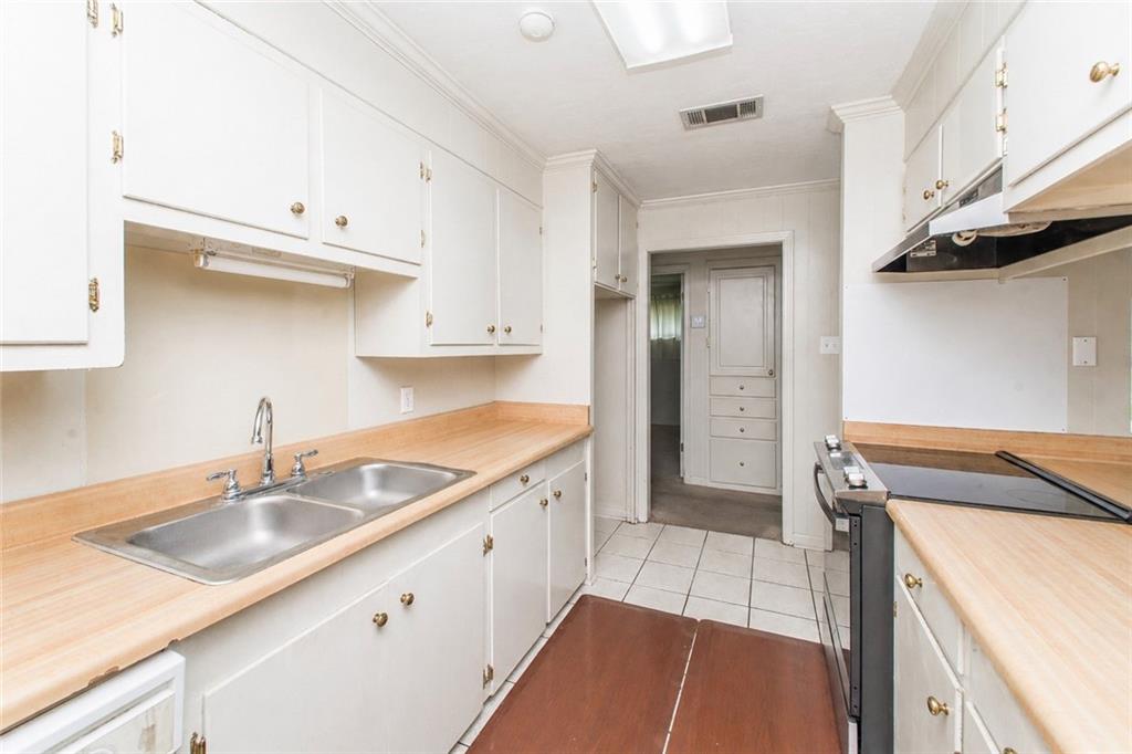 1315 W 10TH Street