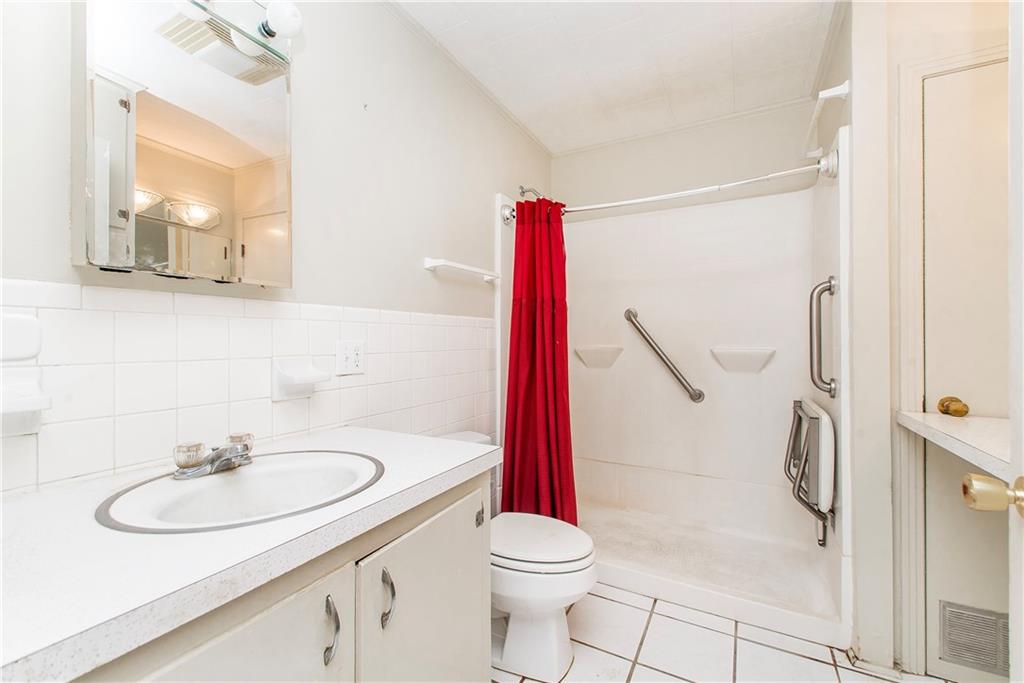 1315 W 10TH Street