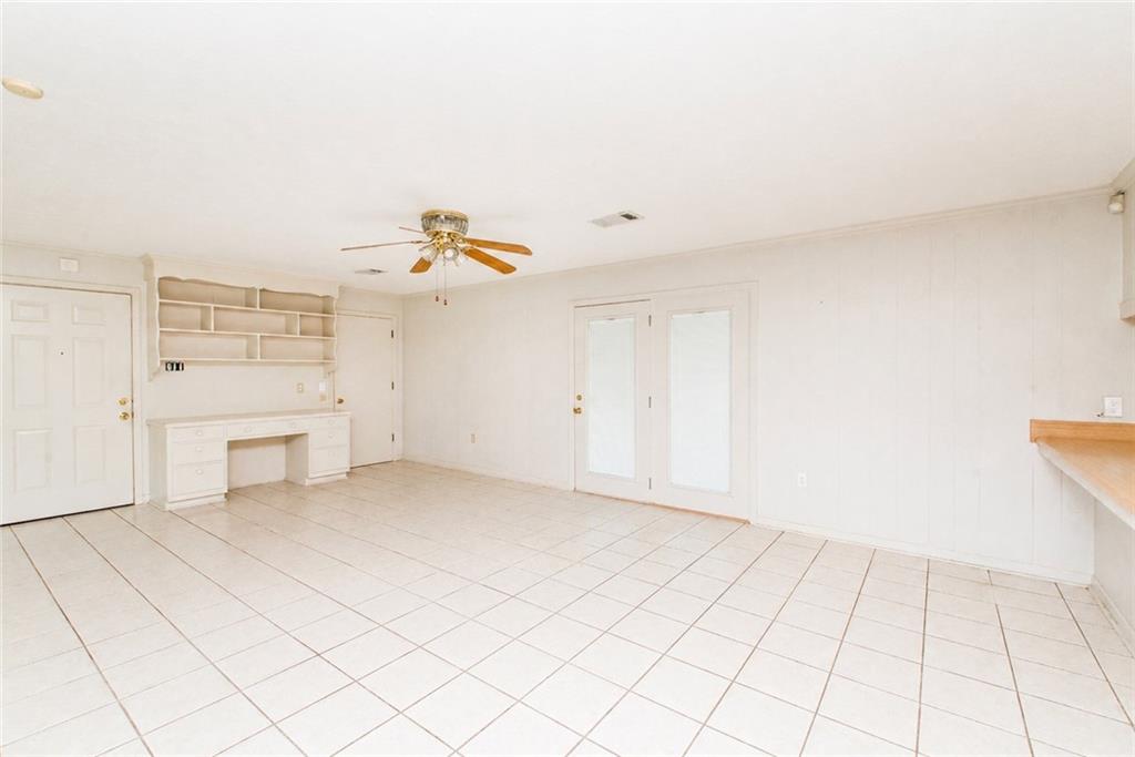 1315 W 10TH Street