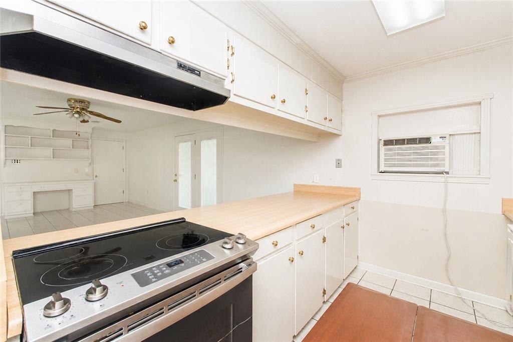 1315 W 10TH Street
