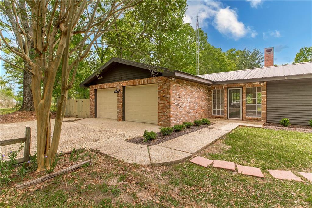 1407 NECHES Street