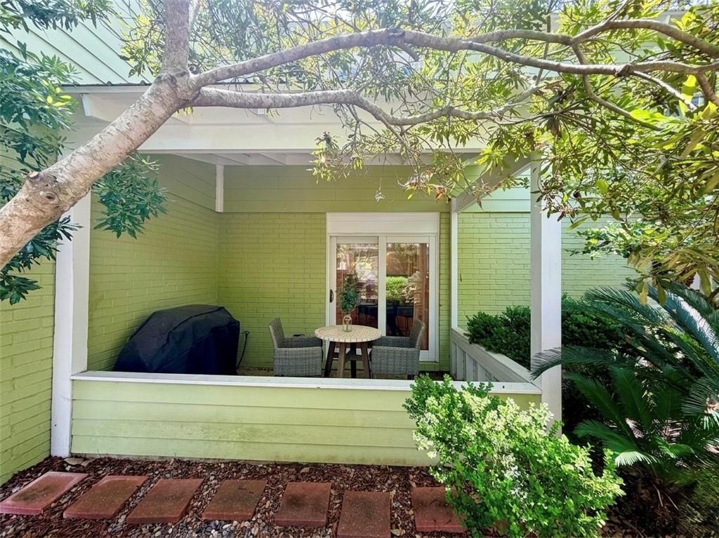 808 DESOTO Street 3