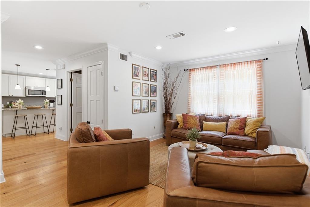 808 DESOTO Street 3