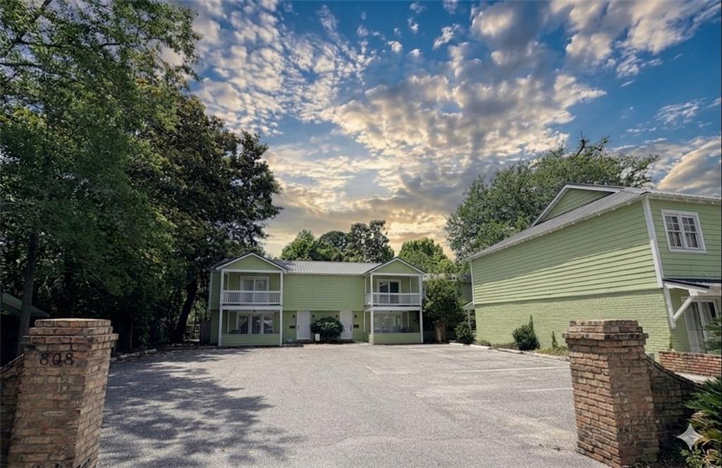 808 DESOTO Street 3