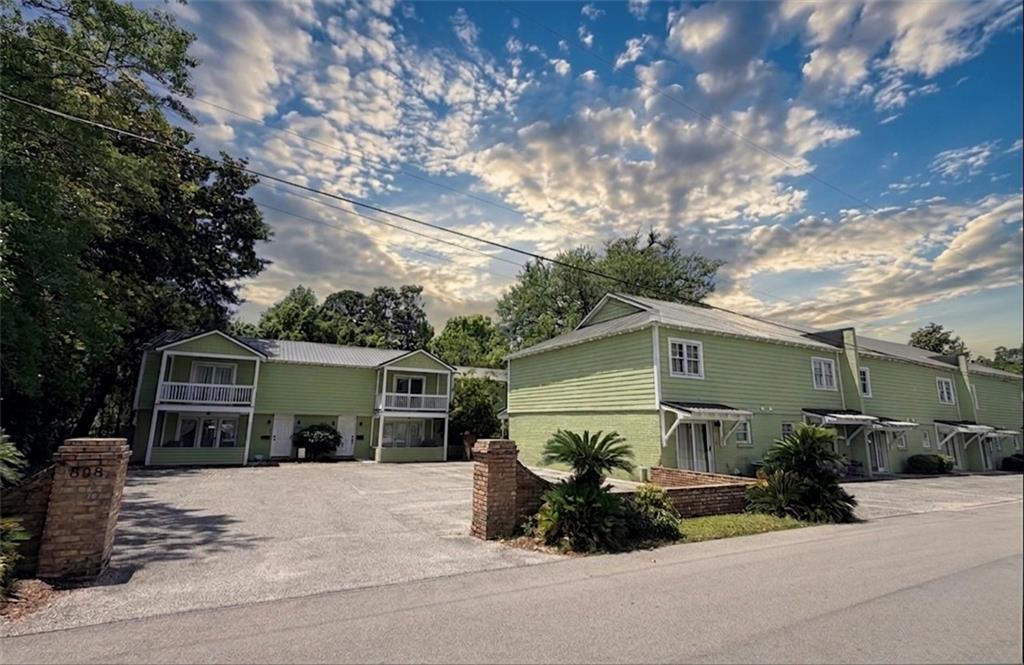 808 DESOTO Street 3