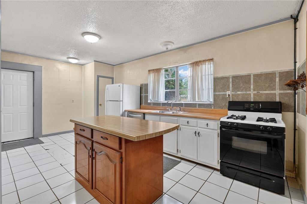 818 K Avenue