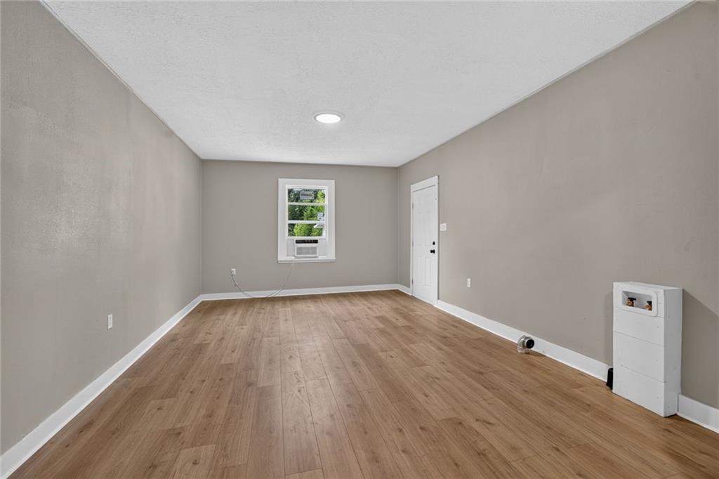 1102 W 6TH Street