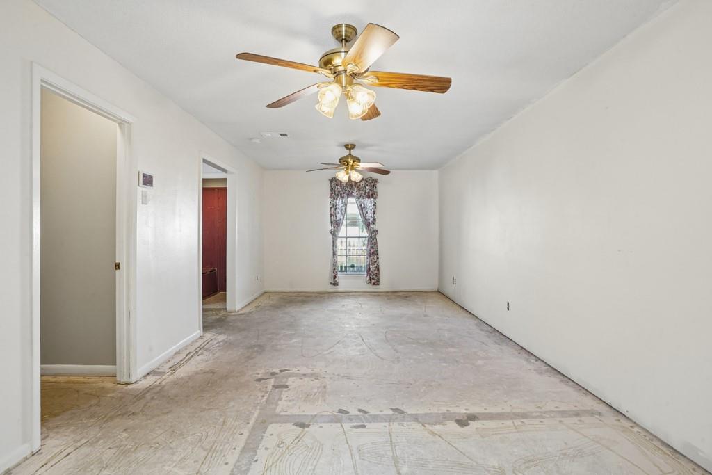 807 COURTNEY Drive
