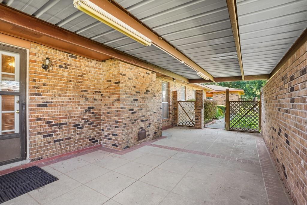 807 COURTNEY Drive