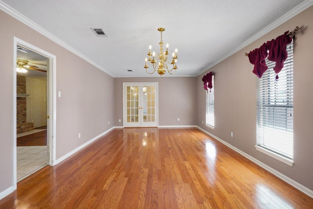 807 COURTNEY Drive
