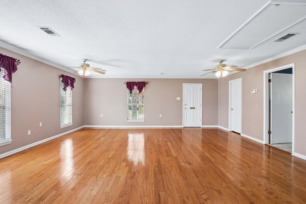 807 COURTNEY Drive