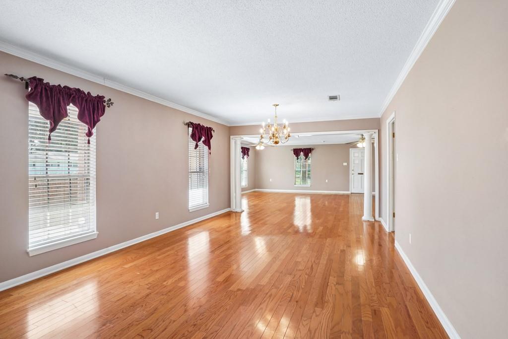 807 COURTNEY Drive