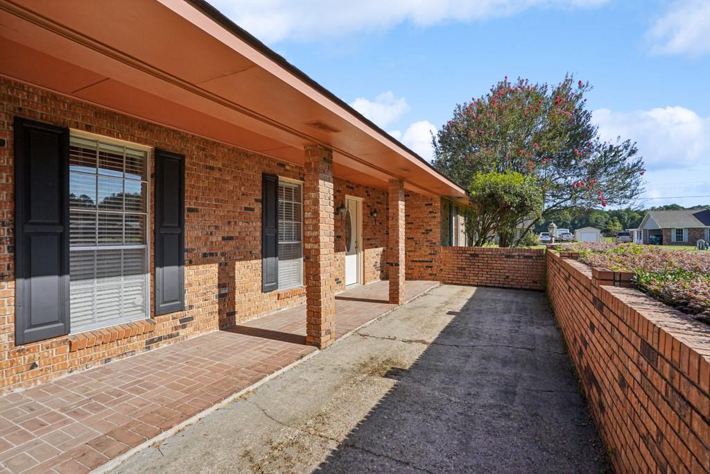 807 COURTNEY Drive