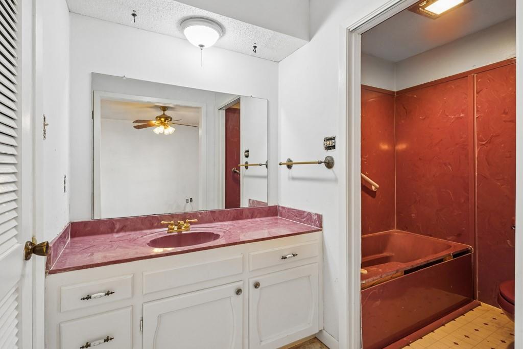807 COURTNEY Drive