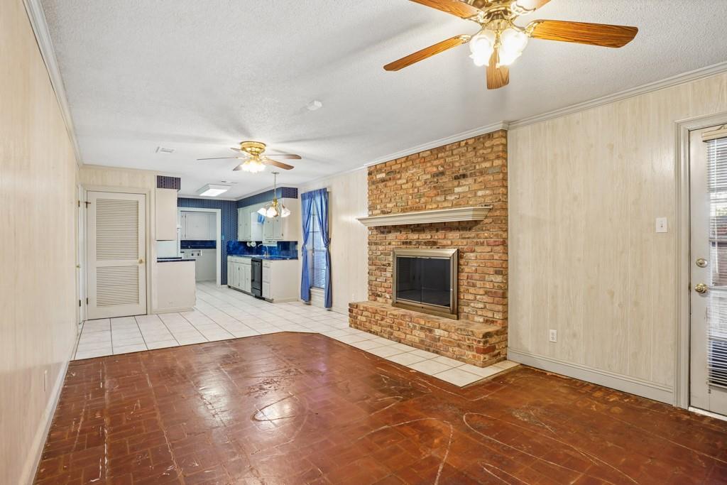 807 COURTNEY Drive