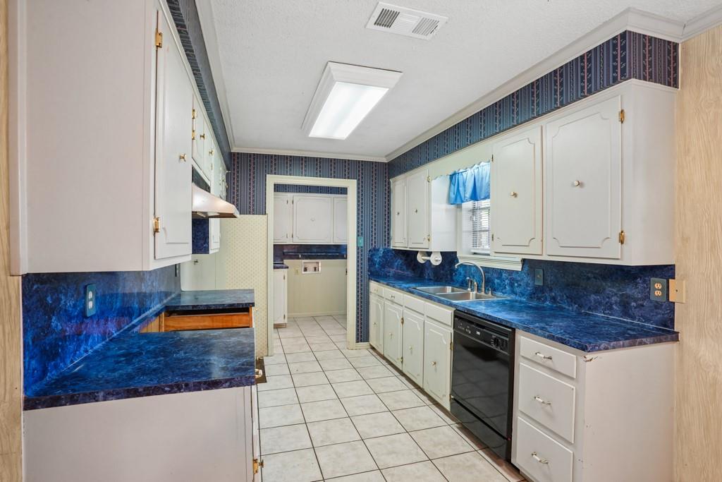807 COURTNEY Drive