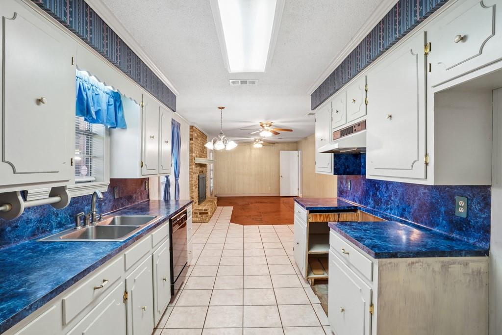 807 COURTNEY Drive