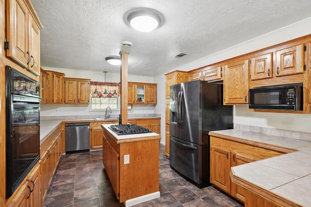 39394 OAKHILL Lane
