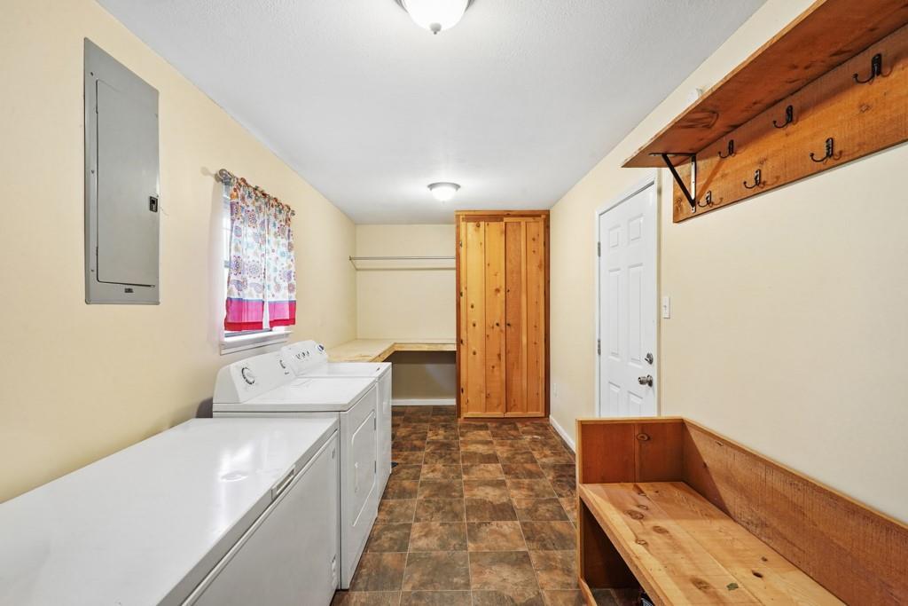 39394 OAKHILL Lane