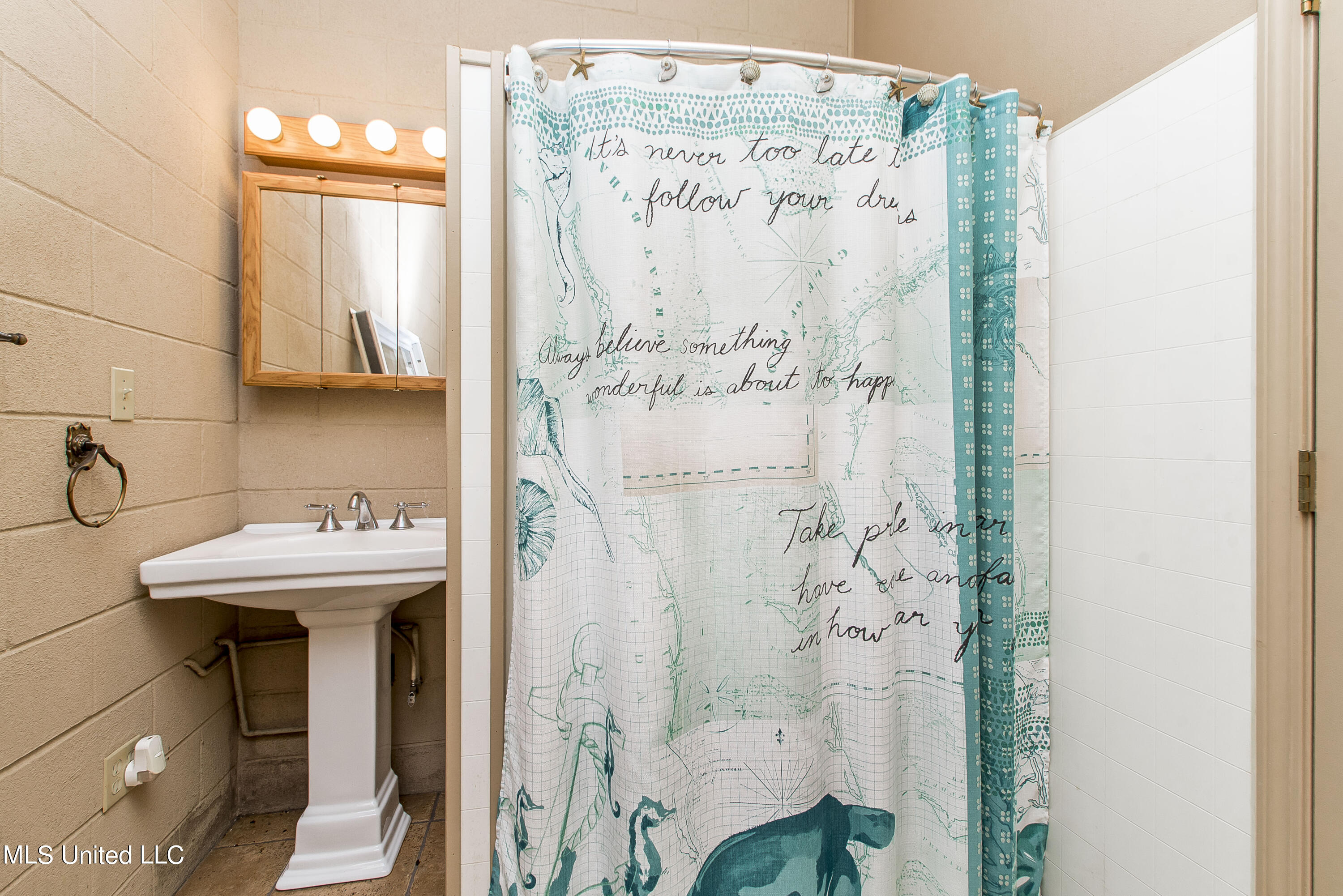 1975 Fords Creek Road