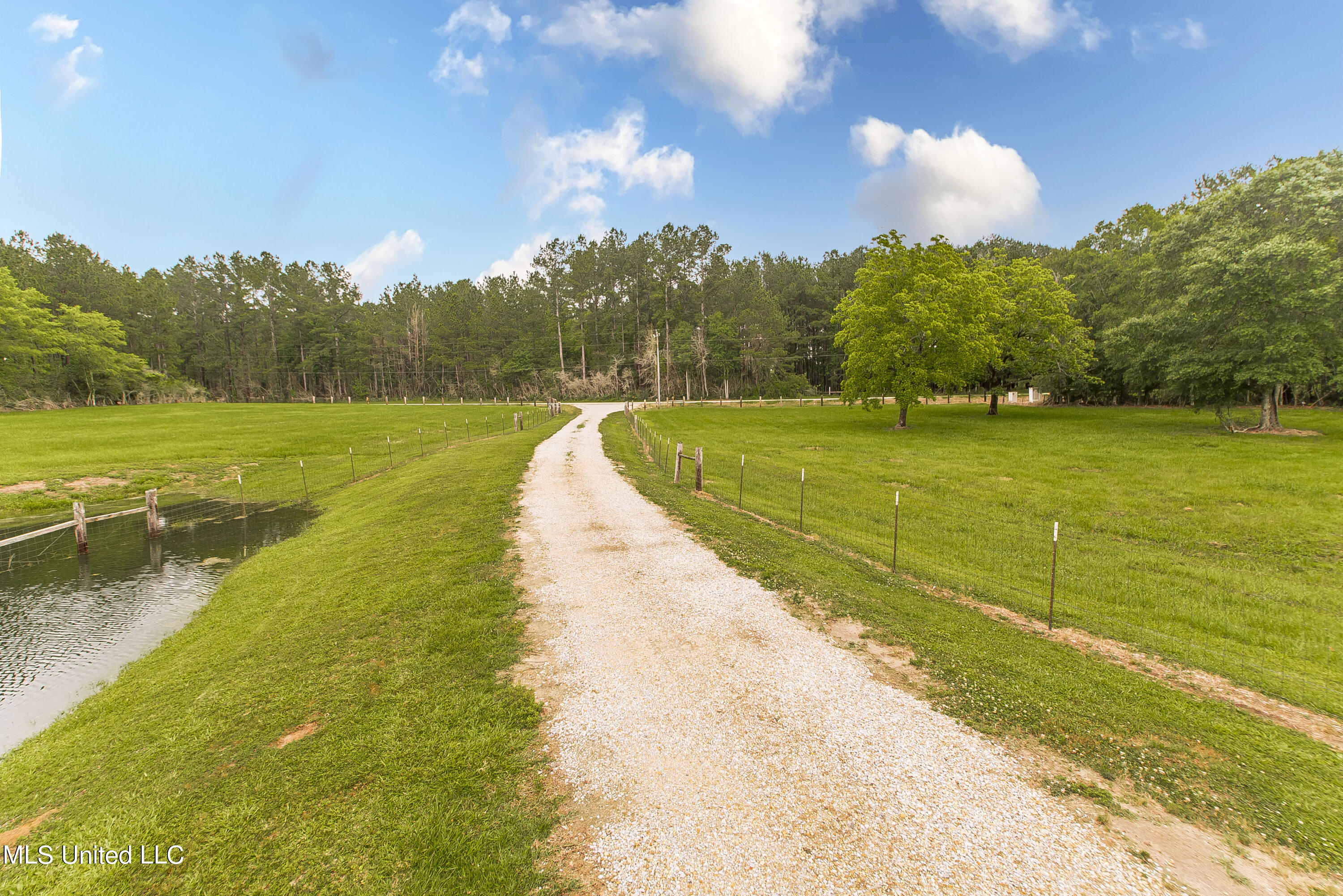 1975 Fords Creek Road