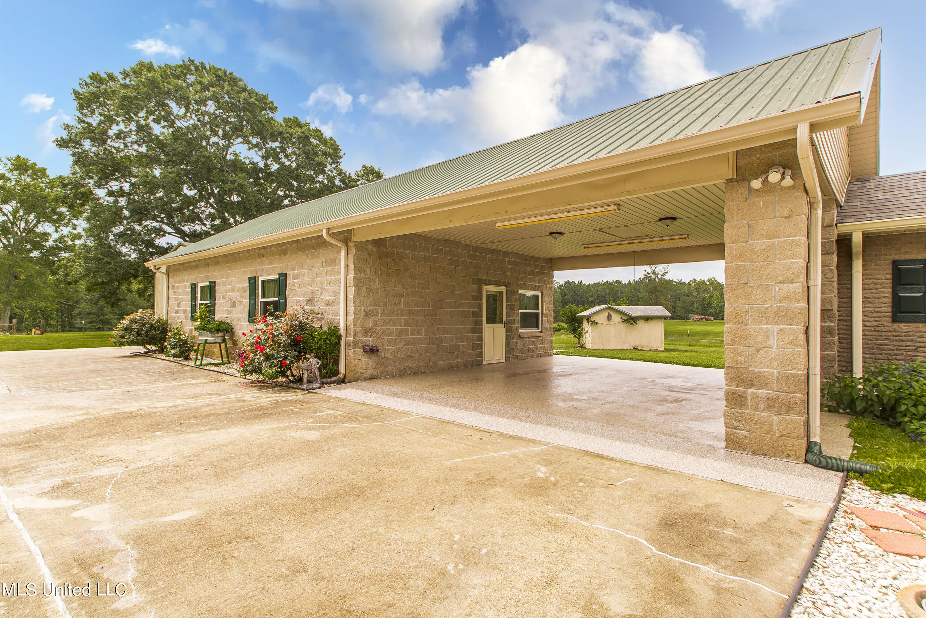 1975 Fords Creek Road